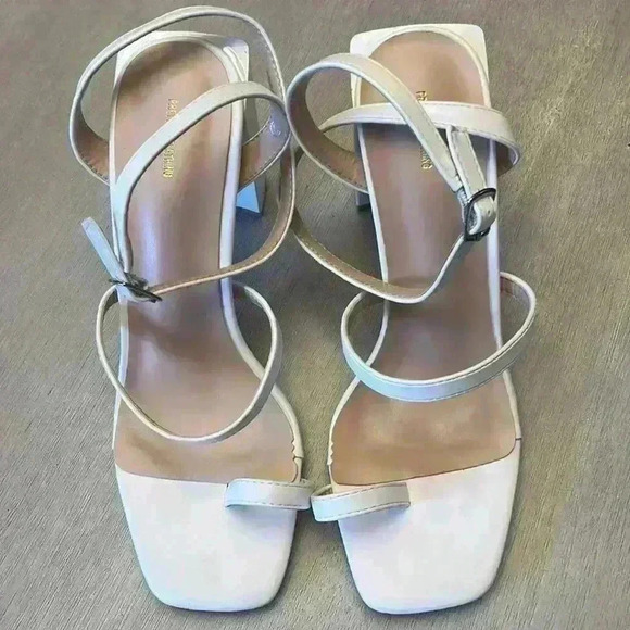 PrettyLittleThing Shoes - {NWOT} Pretty Little Thing Block Heel